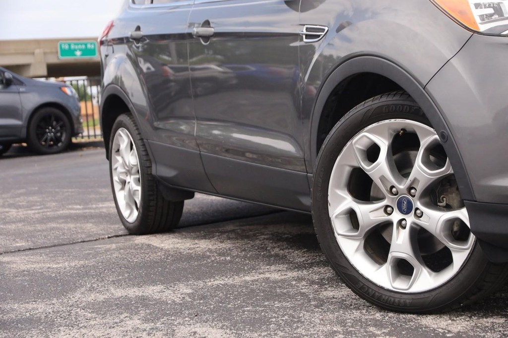 Ford Escape Vehicle Full-screen Gallery Image 03