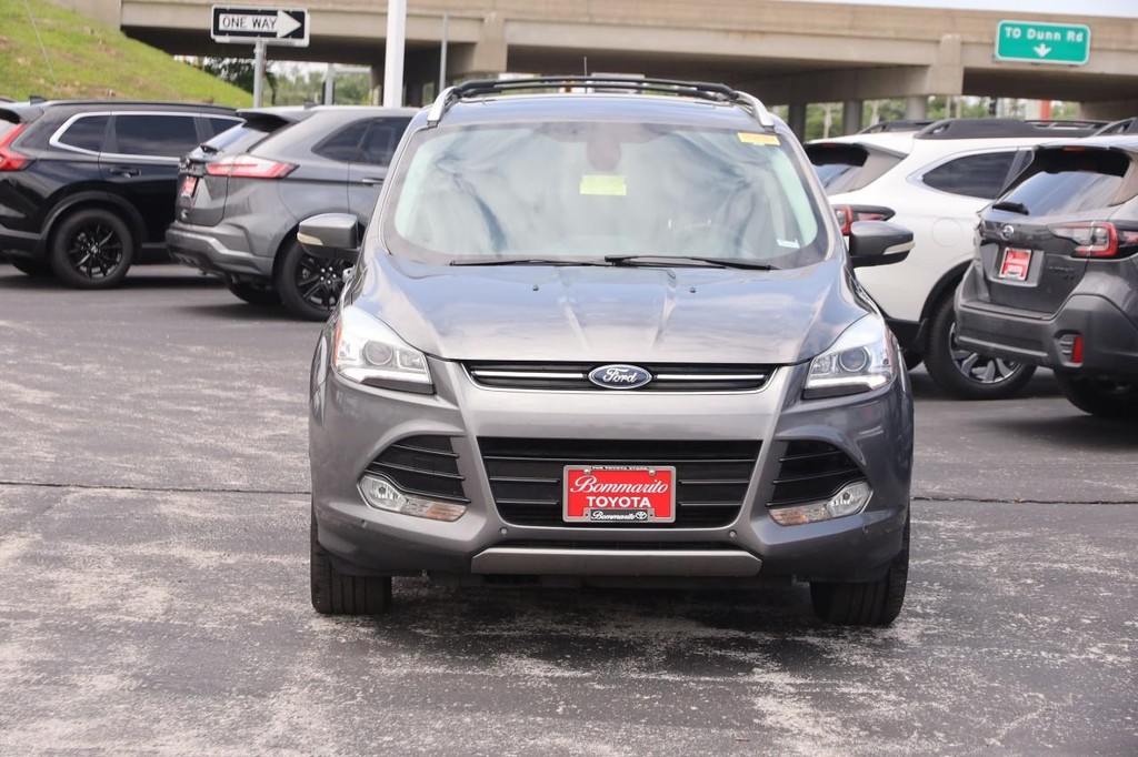Ford Escape Vehicle Full-screen Gallery Image 04