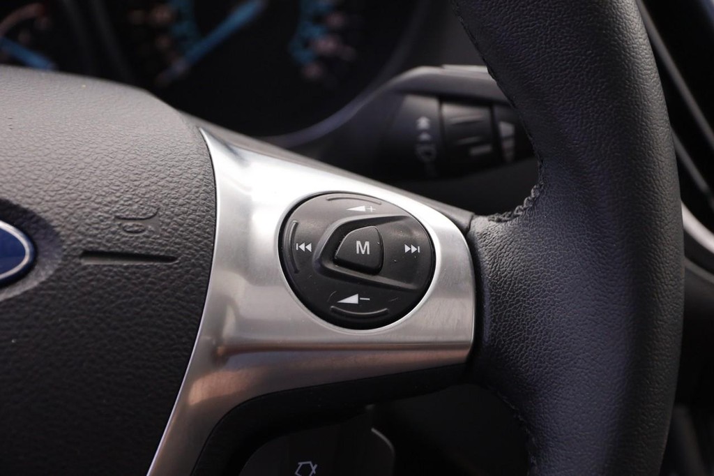 Ford Escape Vehicle Full-screen Gallery Image 14