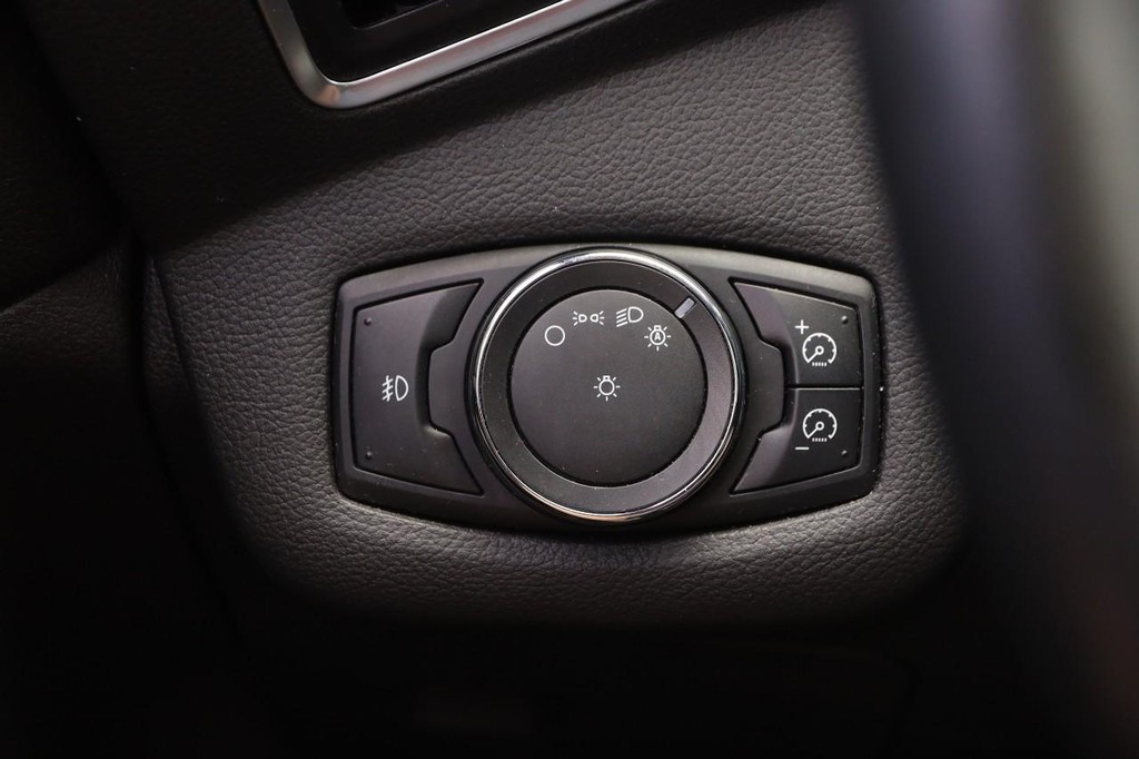 Ford Escape Vehicle Full-screen Gallery Image 15