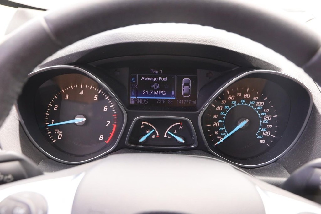 Ford Escape Vehicle Full-screen Gallery Image 16