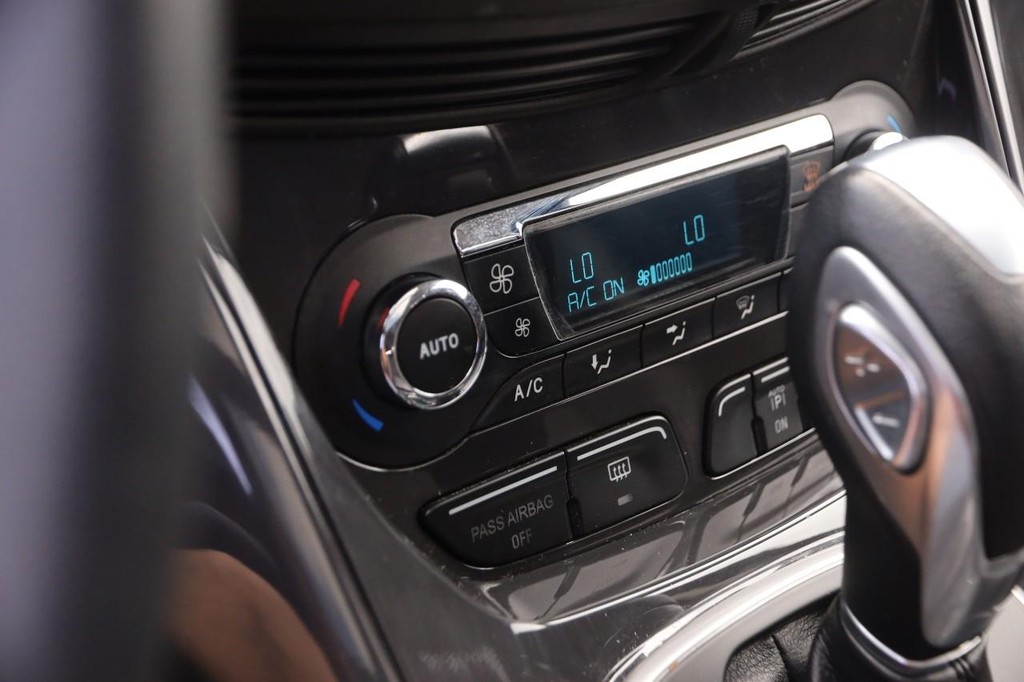 Ford Escape Vehicle Full-screen Gallery Image 20
