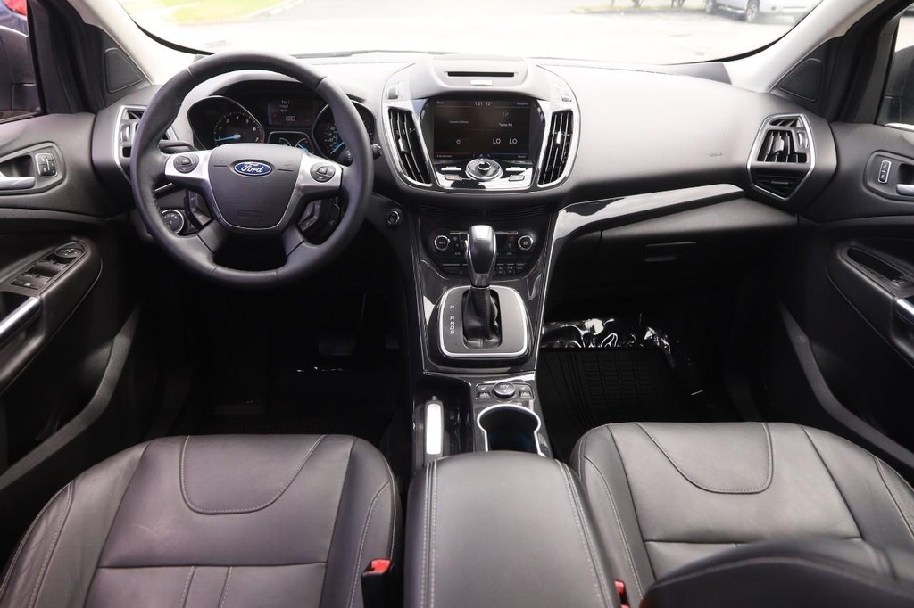 Ford Escape Vehicle Full-screen Gallery Image 22