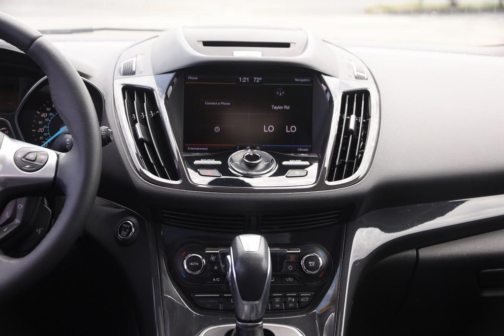 Ford Escape Vehicle Full-screen Gallery Image 25
