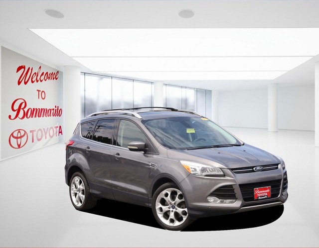 Ford Escape Vehicle Image 02