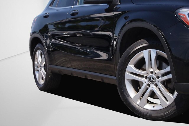 Mercedes-Benz GLA Vehicle Image 03