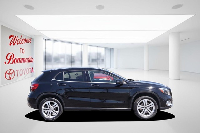 Mercedes-Benz GLA Vehicle Image 05