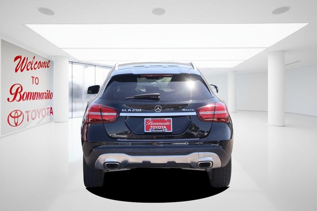 Mercedes-Benz GLA Vehicle Image 06