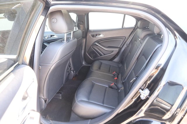 Mercedes-Benz GLA Vehicle Image 09
