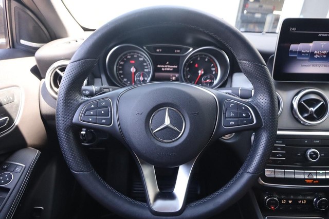 Mercedes-Benz GLA Vehicle Image 10