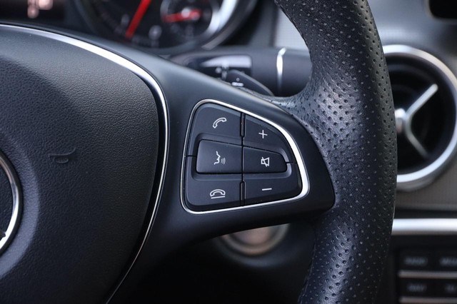 Mercedes-Benz GLA Vehicle Image 12