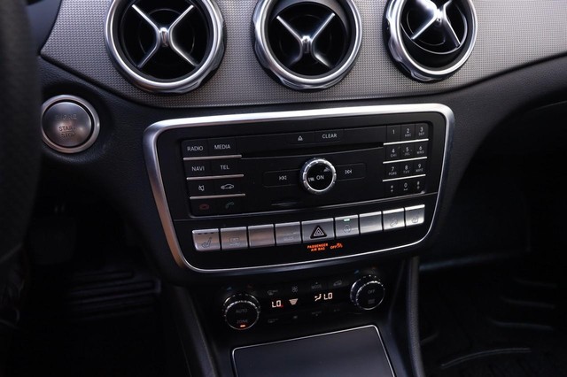 Mercedes-Benz GLA Vehicle Image 17