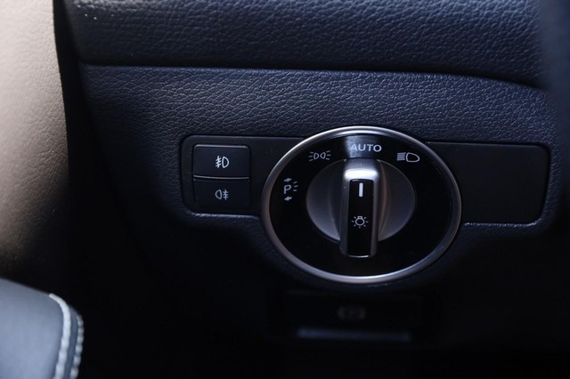 Mercedes-Benz GLA Vehicle Image 20