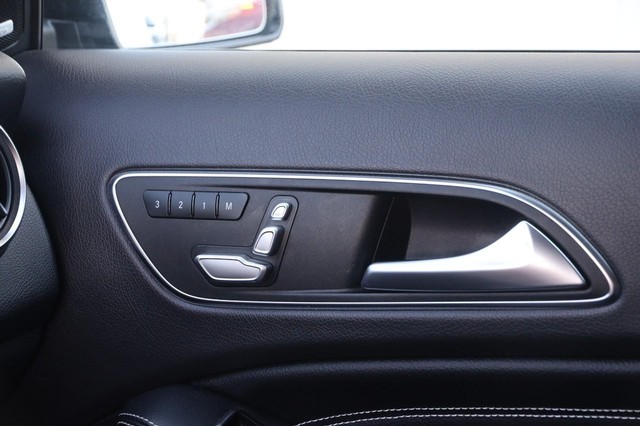 Mercedes-Benz GLA Vehicle Image 21