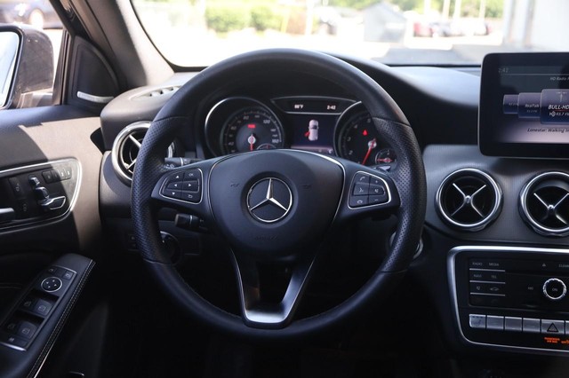 Mercedes-Benz GLA Vehicle Image 24
