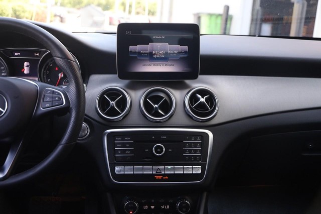 Mercedes-Benz GLA Vehicle Image 25