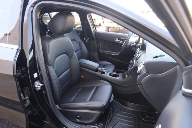 Mercedes-Benz GLA Vehicle Image 27