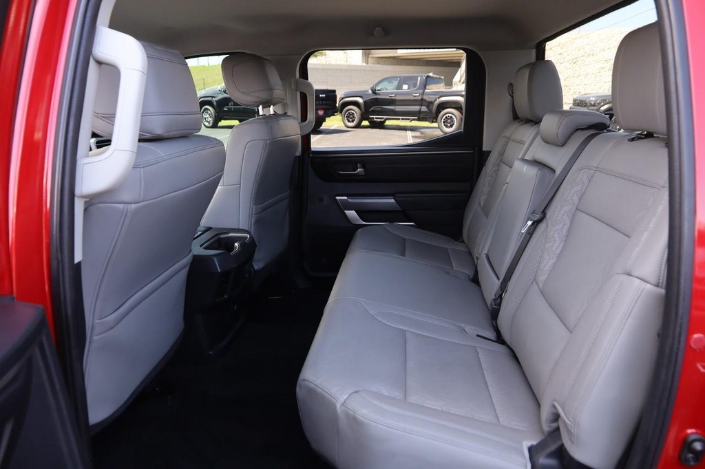 Toyota Tundra 4WD Vehicle Full-screen Gallery Image 8