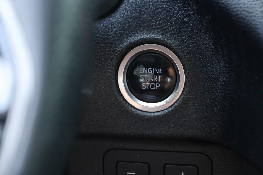 Toyota Tundra 4WD Vehicle Full-screen Gallery Image 13