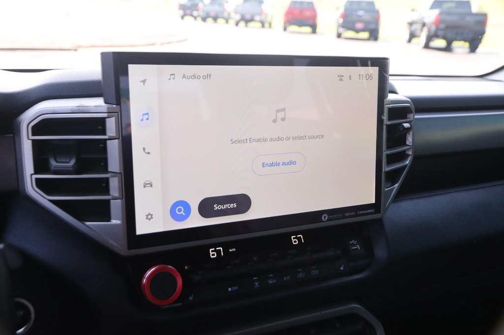 Toyota Tundra 4WD Vehicle Full-screen Gallery Image 14