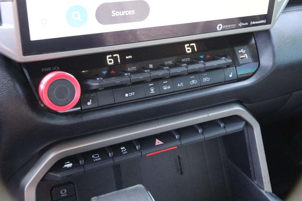 Toyota Tundra 4WD Vehicle Full-screen Gallery Image 16
