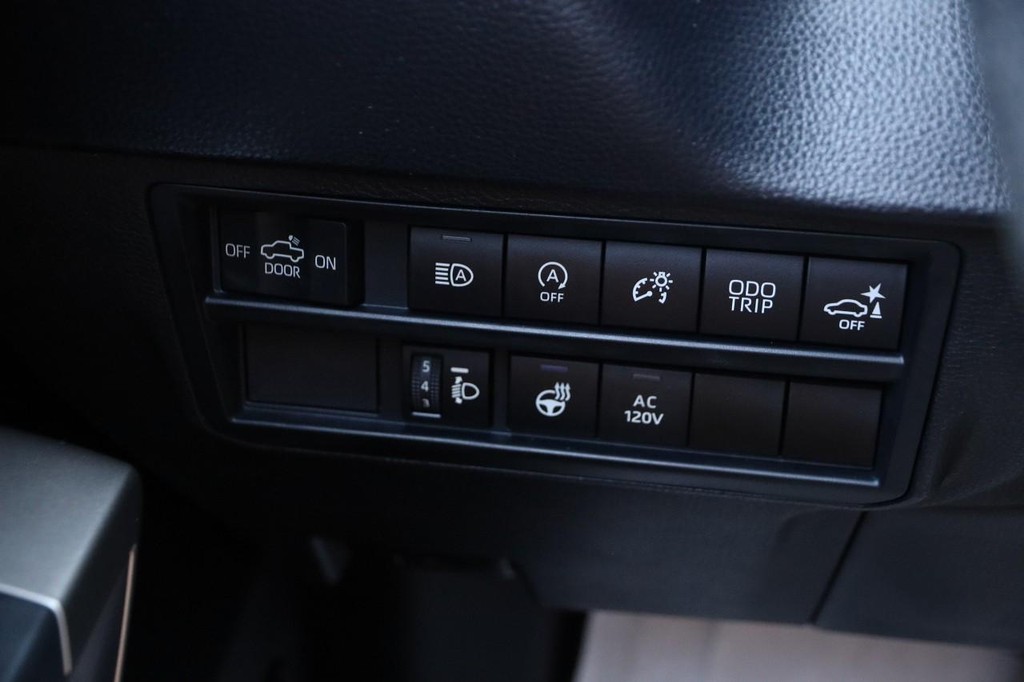 Toyota Tundra 4WD Vehicle Full-screen Gallery Image 18