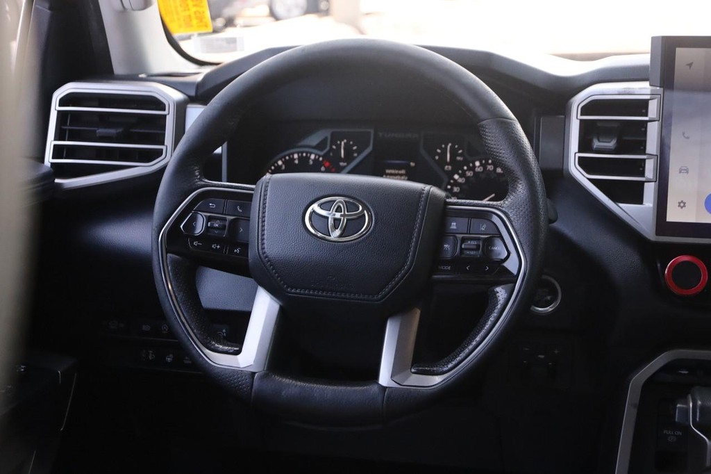 Toyota Tundra 4WD Vehicle Full-screen Gallery Image 21