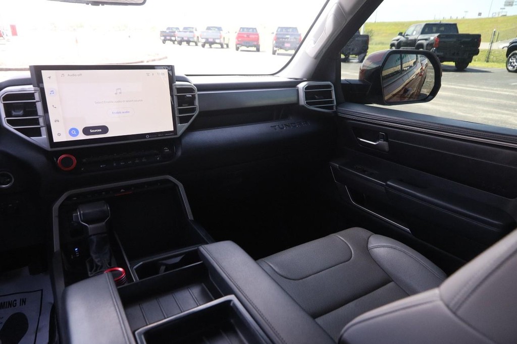 Toyota Tundra 4WD Vehicle Full-screen Gallery Image 23
