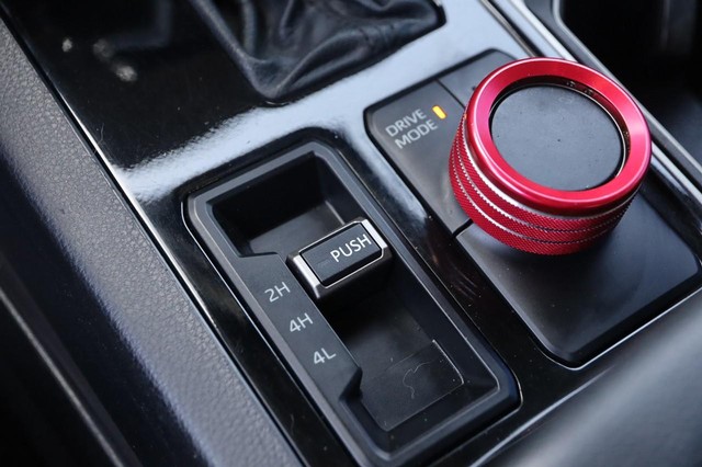 Toyota Tundra 4WD Vehicle Image 17