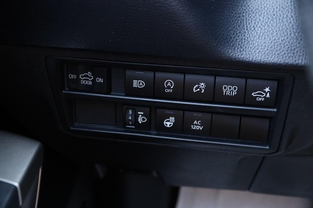 Toyota Tundra 4WD Vehicle Image 18