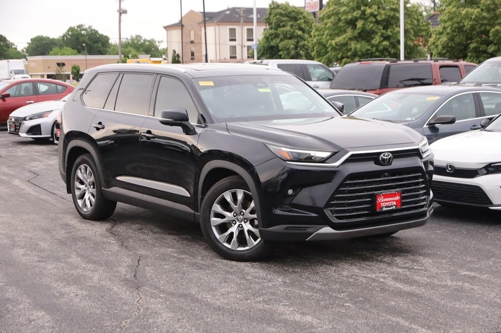 Toyota Grand Highlander Vehicle Full-screen Gallery Image 2