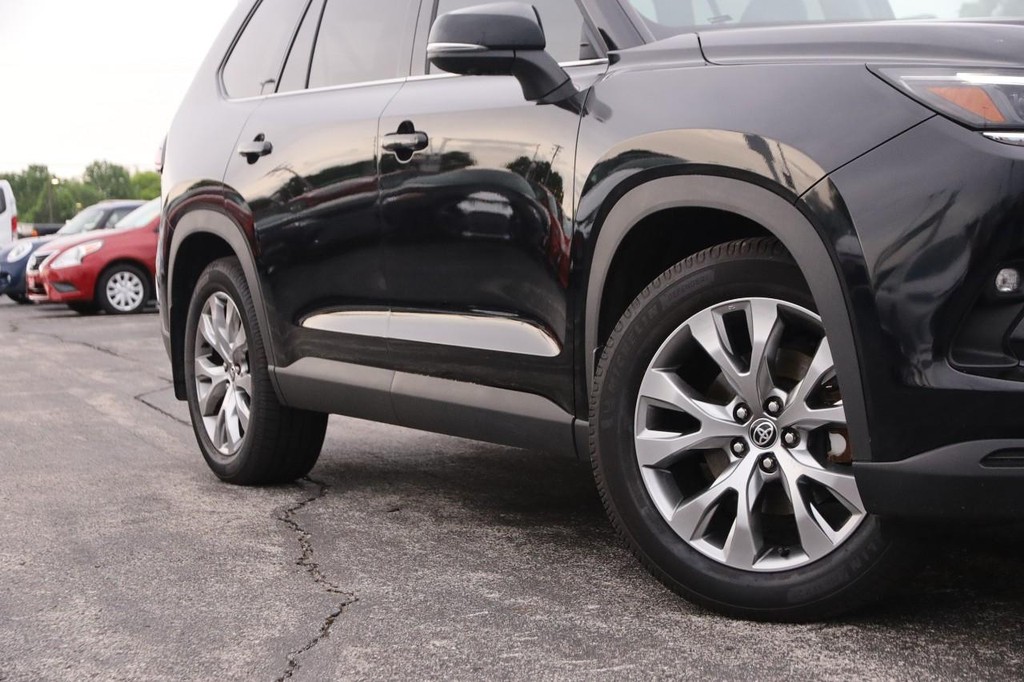 Toyota Grand Highlander Vehicle Full-screen Gallery Image 3