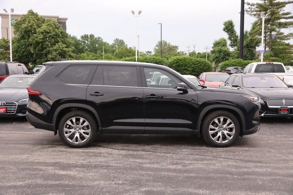 Toyota Grand Highlander Vehicle Full-screen Gallery Image 5