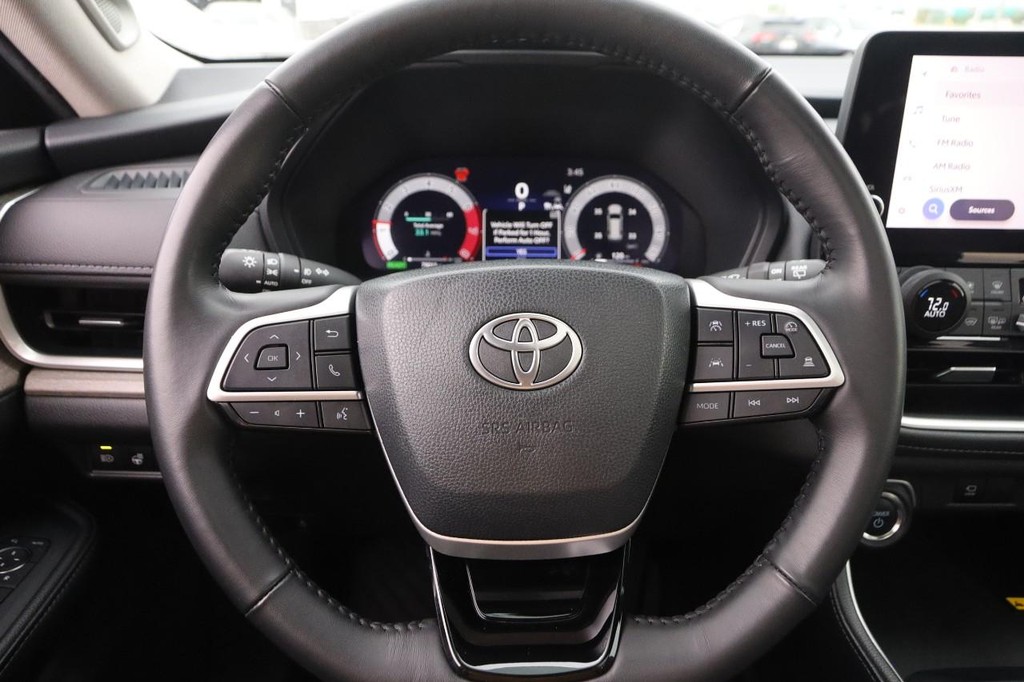Toyota Grand Highlander Vehicle Full-screen Gallery Image 13