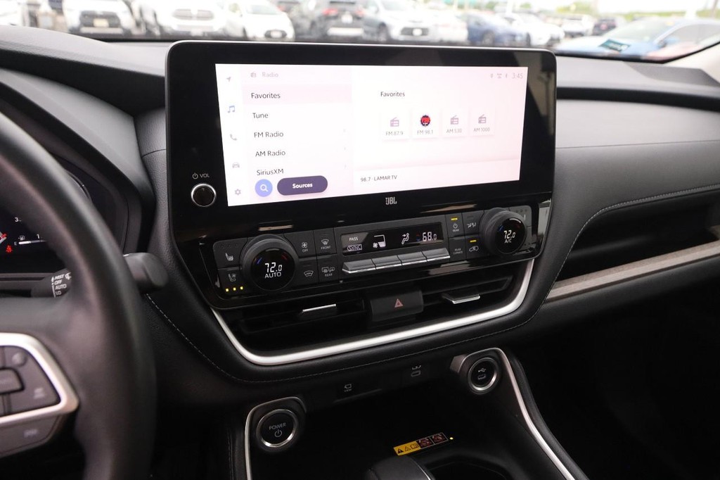 Toyota Grand Highlander Vehicle Full-screen Gallery Image 18