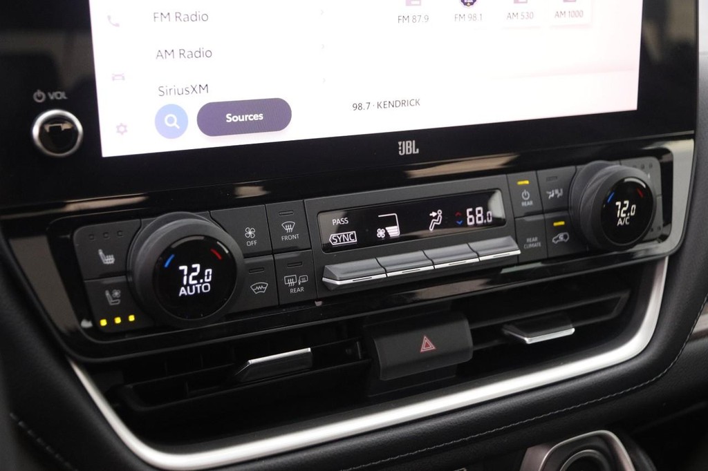 Toyota Grand Highlander Vehicle Full-screen Gallery Image 21