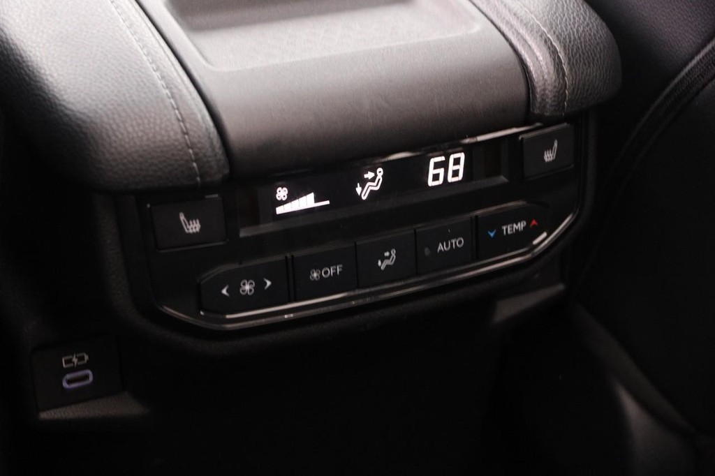Toyota Grand Highlander Vehicle Full-screen Gallery Image 30
