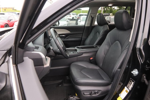 Toyota Grand Highlander Vehicle Image 10