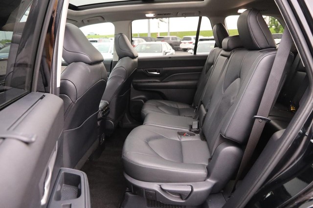 Toyota Grand Highlander Vehicle Image 12