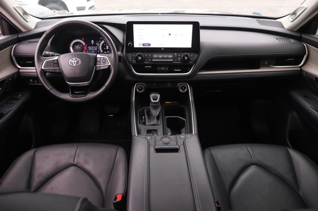Toyota Grand Highlander Vehicle Image 25