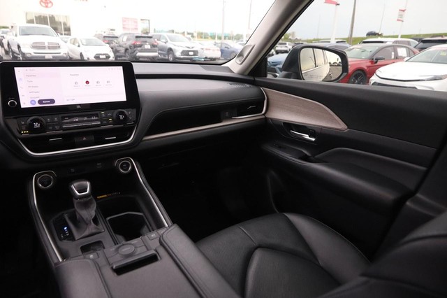 Toyota Grand Highlander Vehicle Image 29