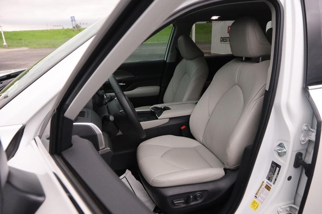Toyota Grand Highlander Vehicle Image 09