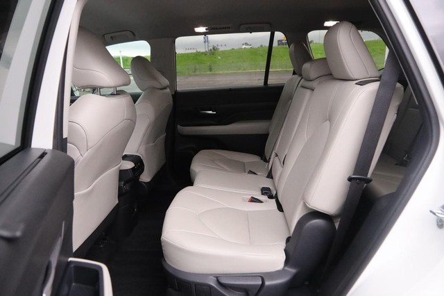 Toyota Grand Highlander Vehicle Image 10