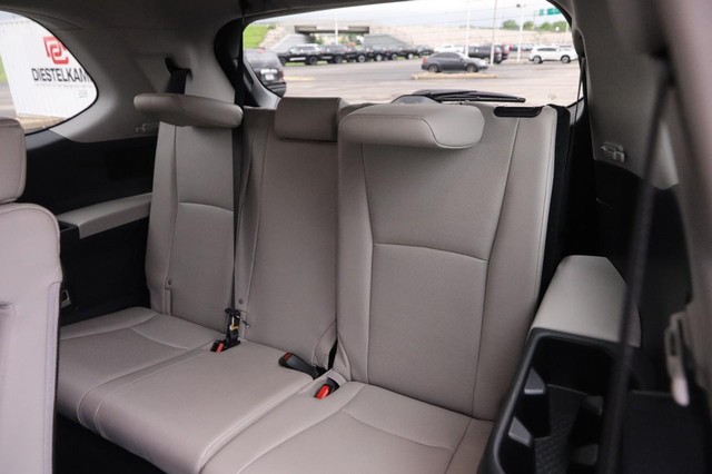 Toyota Grand Highlander Vehicle Image 11