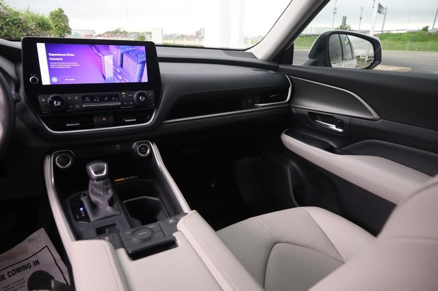 Toyota Grand Highlander Vehicle Image 27