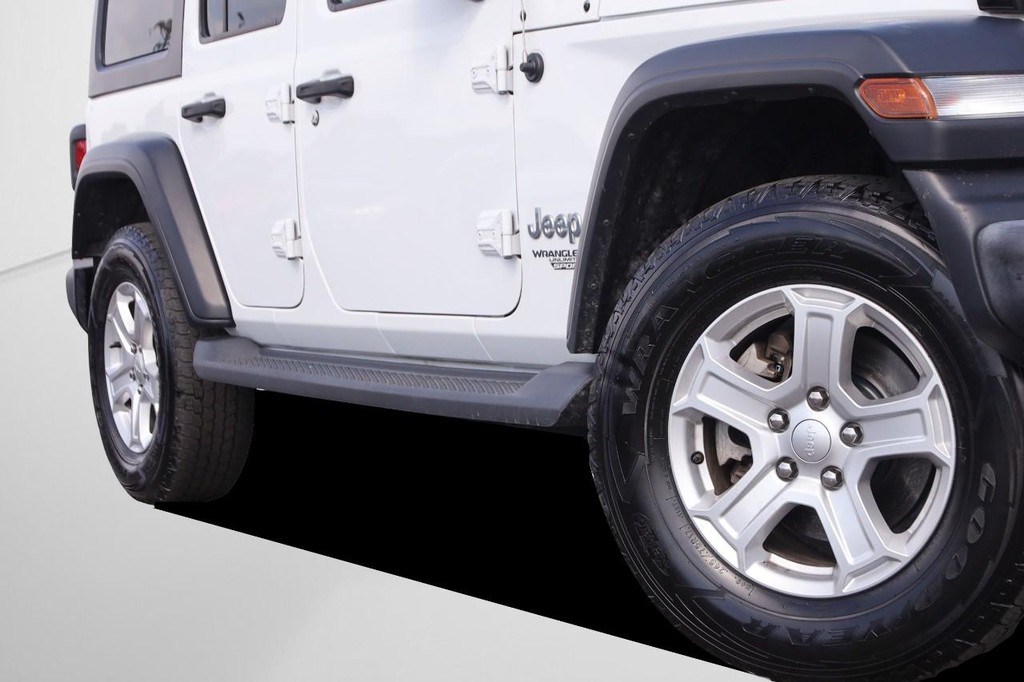 Jeep Wrangler Unlimited Vehicle Full-screen Gallery Image 3