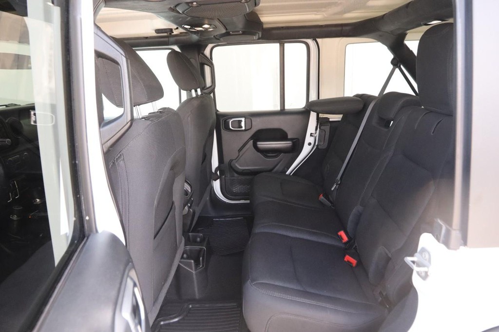 Jeep Wrangler Unlimited Vehicle Full-screen Gallery Image 9