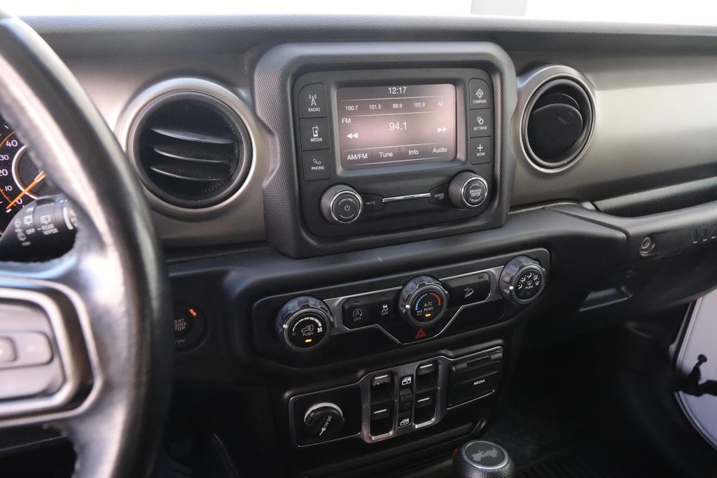 Jeep Wrangler Unlimited Vehicle Full-screen Gallery Image 15