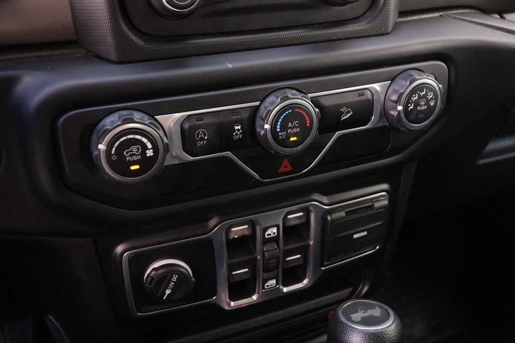 Jeep Wrangler Unlimited Vehicle Full-screen Gallery Image 18