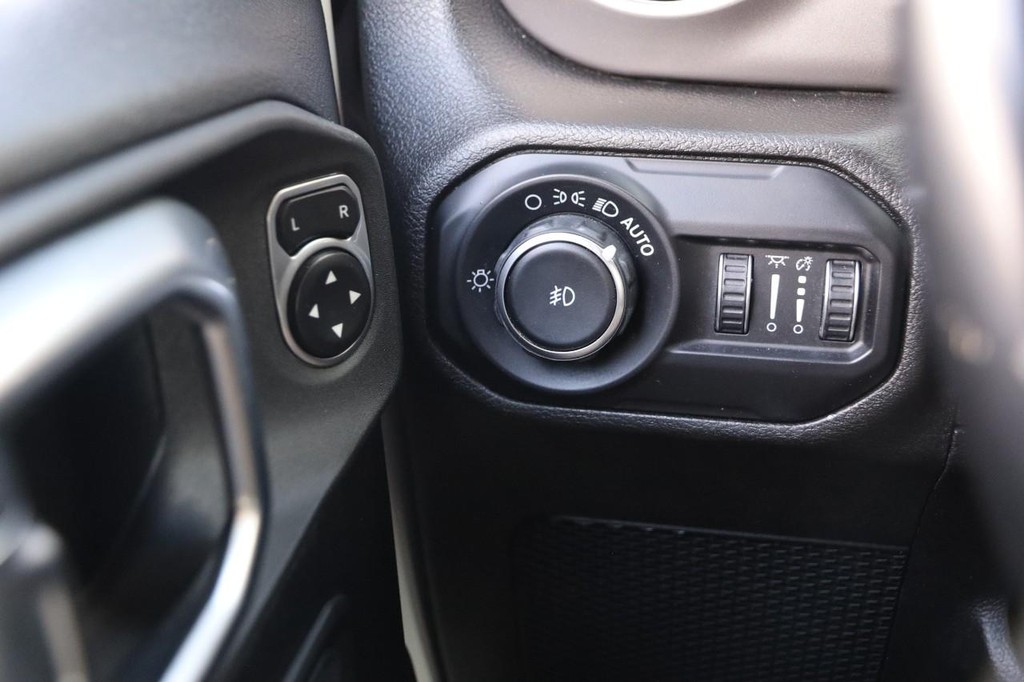 Jeep Wrangler Unlimited Vehicle Full-screen Gallery Image 20